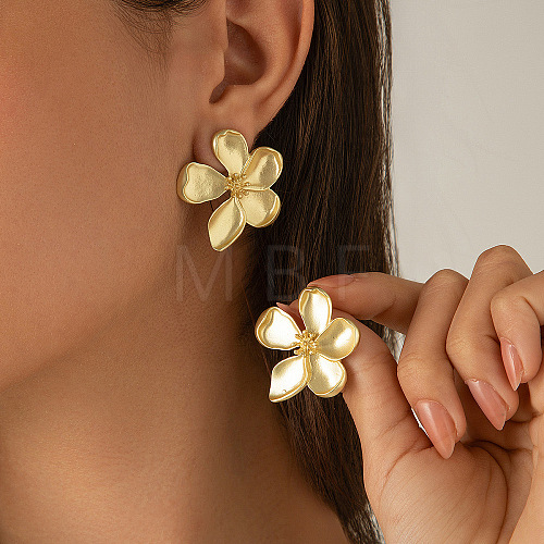 Chic 3D Flower Zinc Alloy Stud Earrings for Women CN5092-3-1