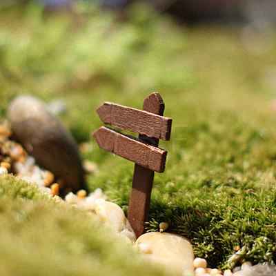 Miniature Wood Fingerposts MIMO-PW0003-192B-1